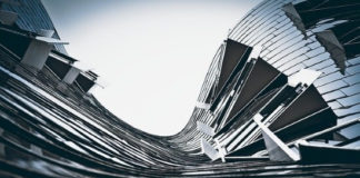 Ένα φάντασμα πλανιέται πάνω από τη Δύση